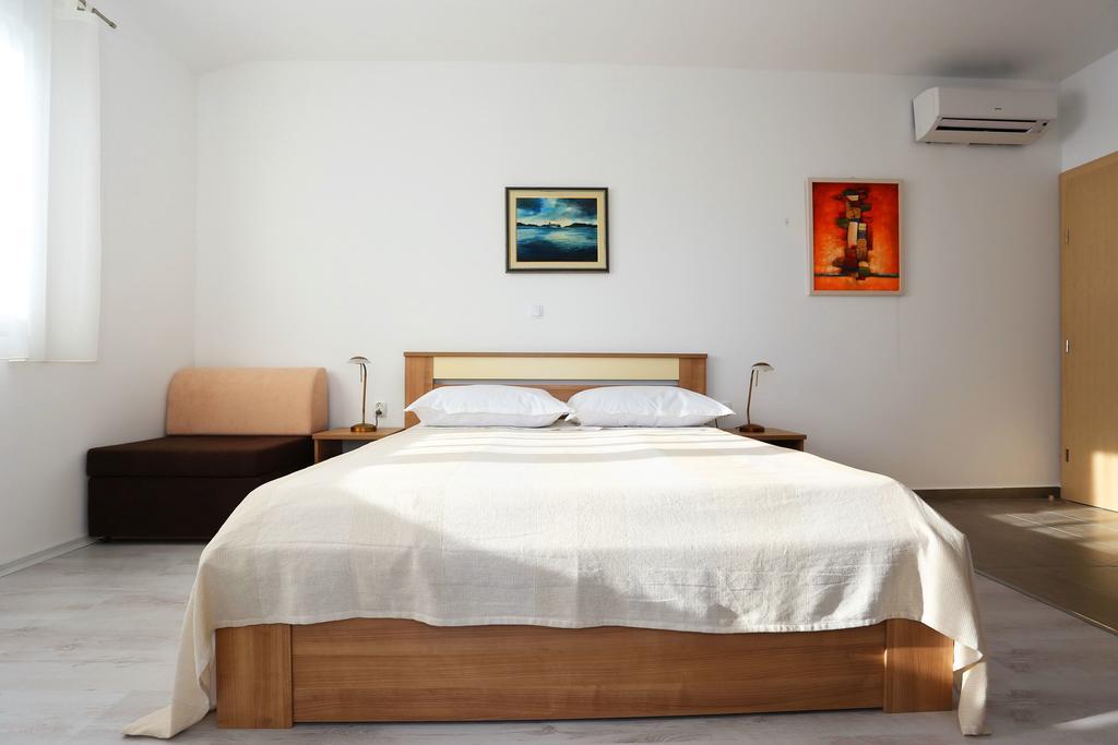 House Natali 70M From The Beach - Free Ev Top Up Rtina Buitenkant foto