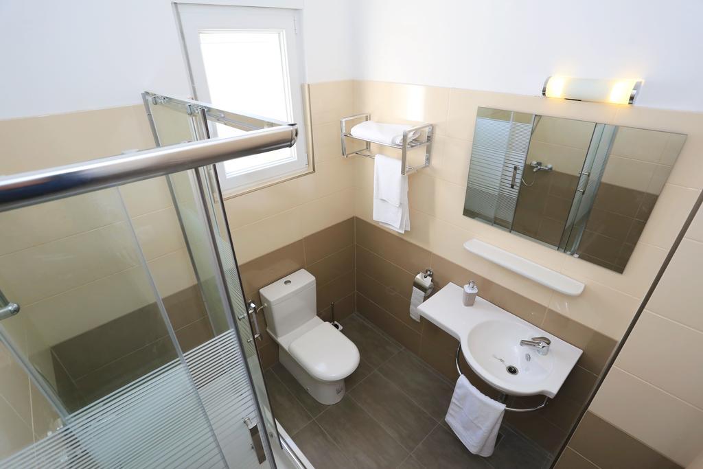 House Natali 70M From The Beach - Free Ev Top Up Rtina Buitenkant foto