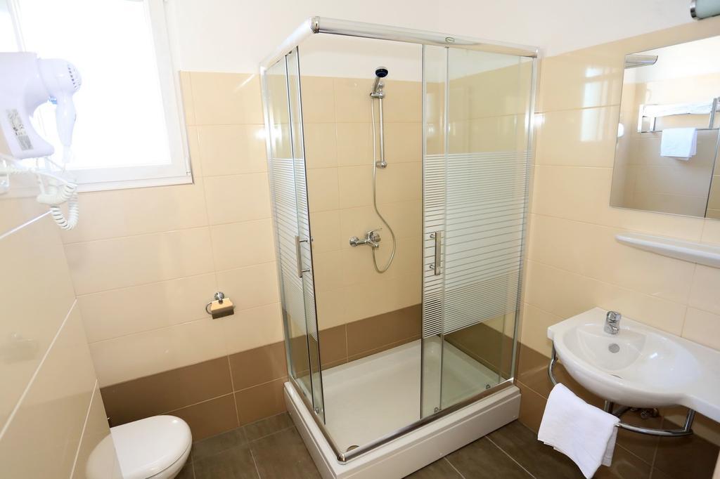 House Natali 70M From The Beach - Free Ev Top Up Rtina Buitenkant foto