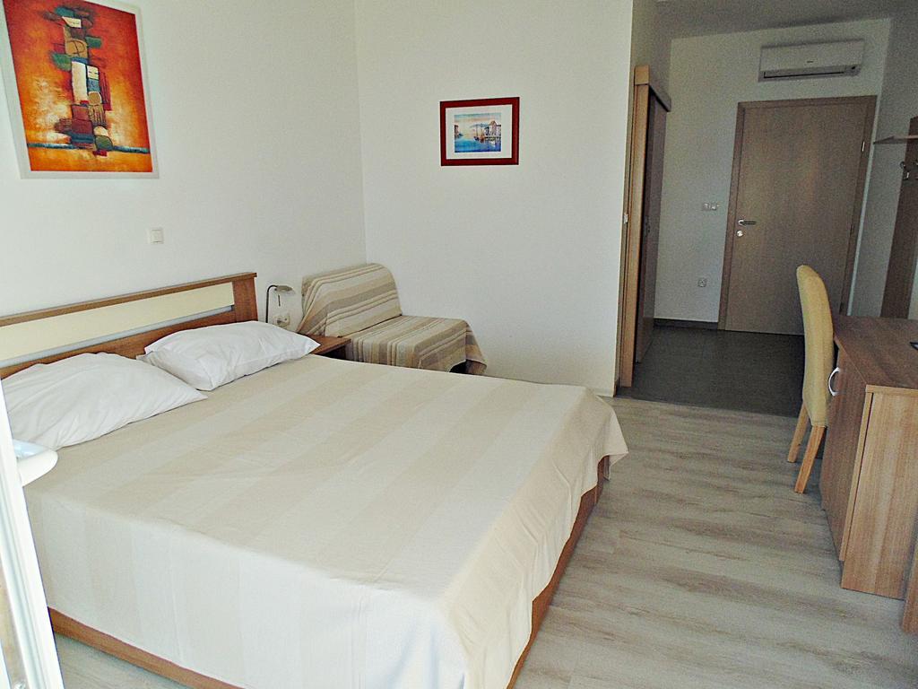 House Natali 70M From The Beach - Free Ev Top Up Rtina Buitenkant foto