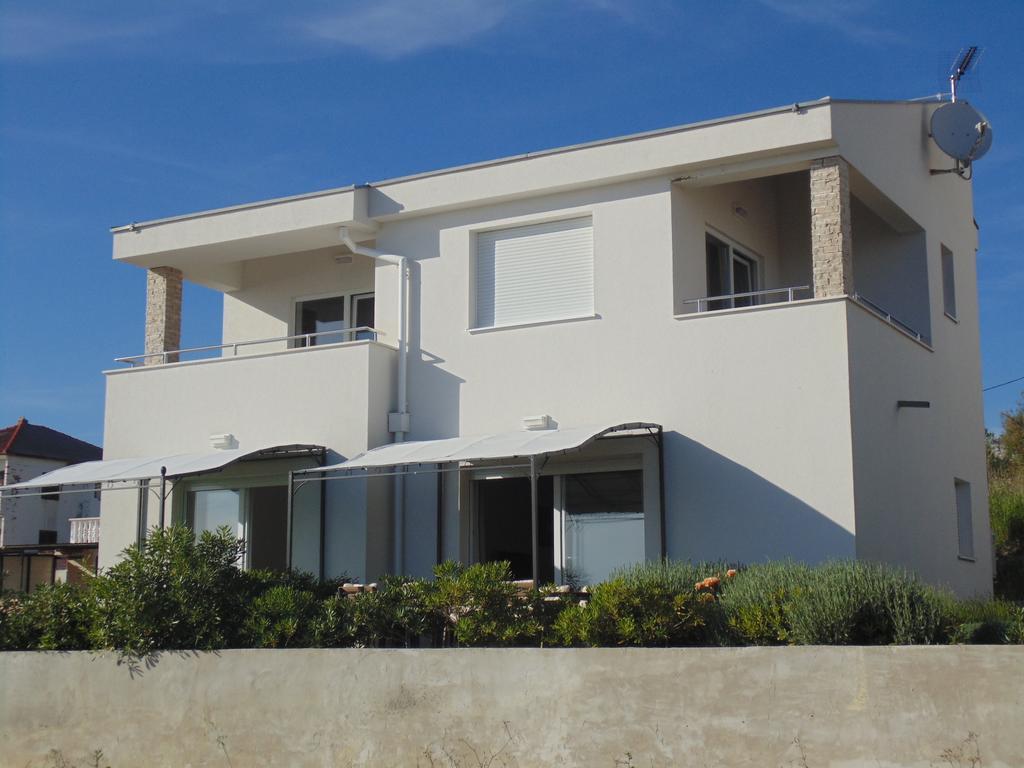 House Natali 70M From The Beach - Free Ev Top Up Rtina Buitenkant foto