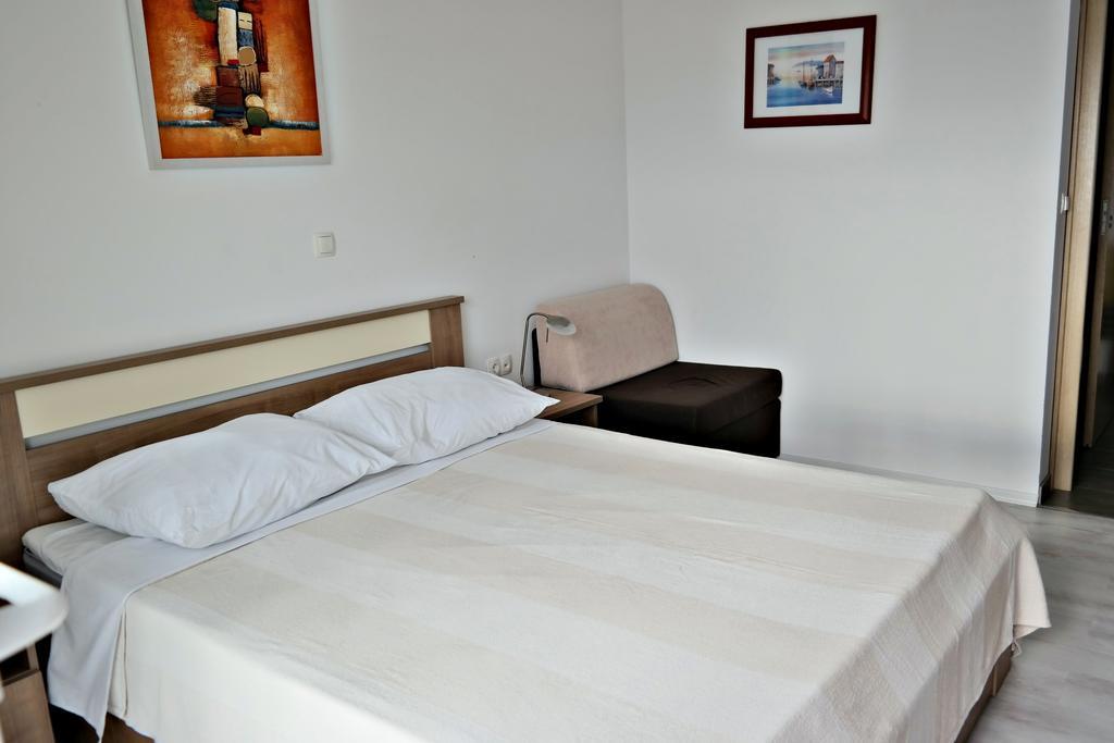 House Natali 70M From The Beach - Free Ev Top Up Rtina Buitenkant foto