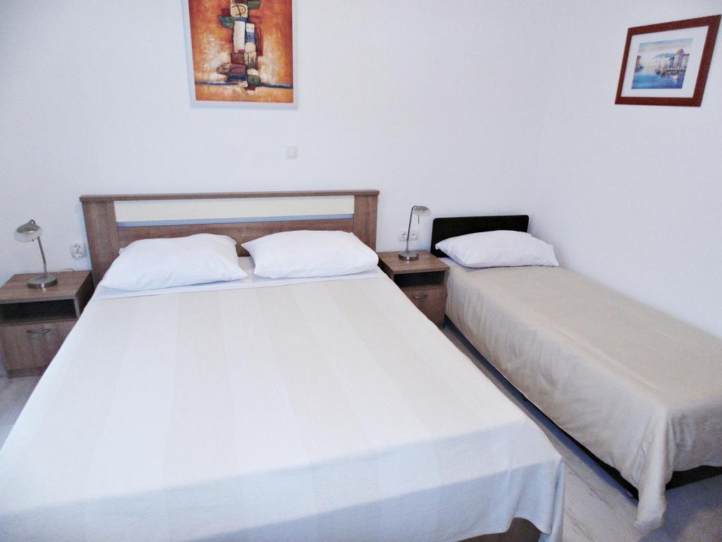 House Natali 70M From The Beach - Free Ev Top Up Rtina Buitenkant foto