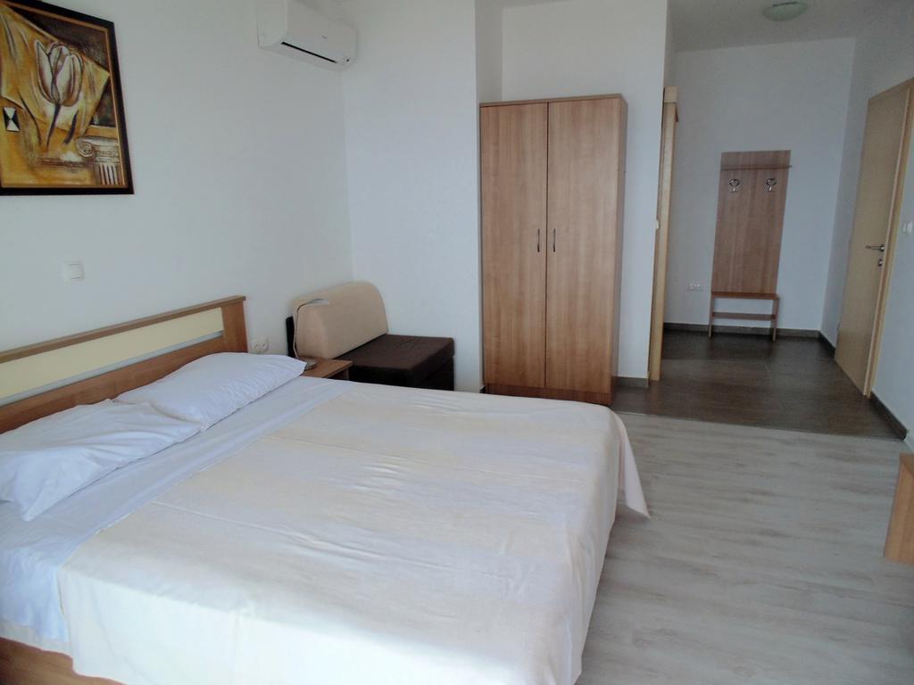 House Natali 70M From The Beach - Free Ev Top Up Rtina Buitenkant foto