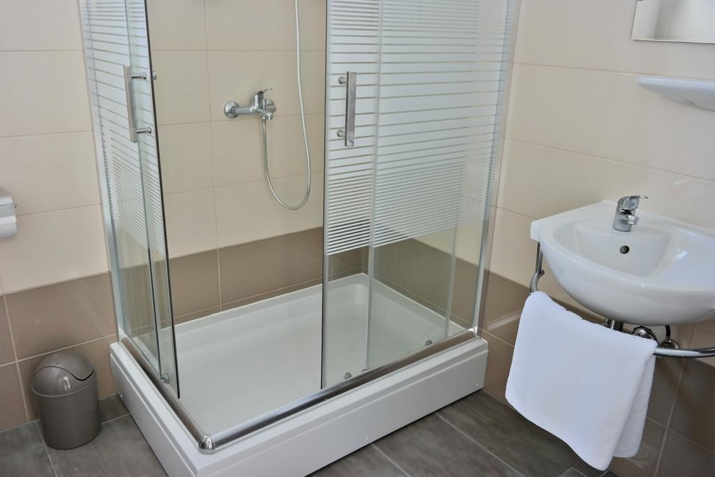 House Natali 70M From The Beach - Free Ev Top Up Rtina Buitenkant foto