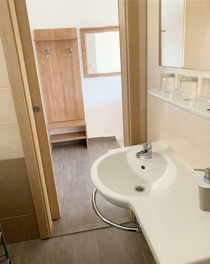 House Natali 70M From The Beach - Free Ev Top Up Rtina Buitenkant foto